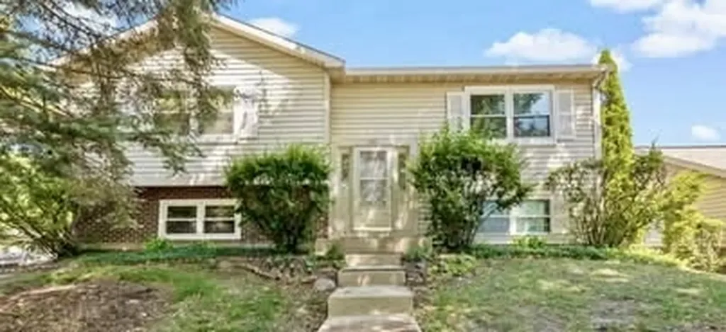 300 Aster Court Aurora IL 60504