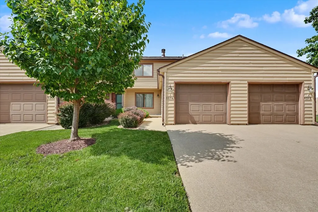 1214 Lancaster Drive Champaign IL 61821