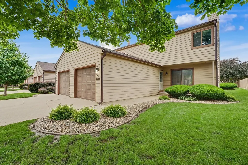1212 Lancaster Drive Champaign IL 61821