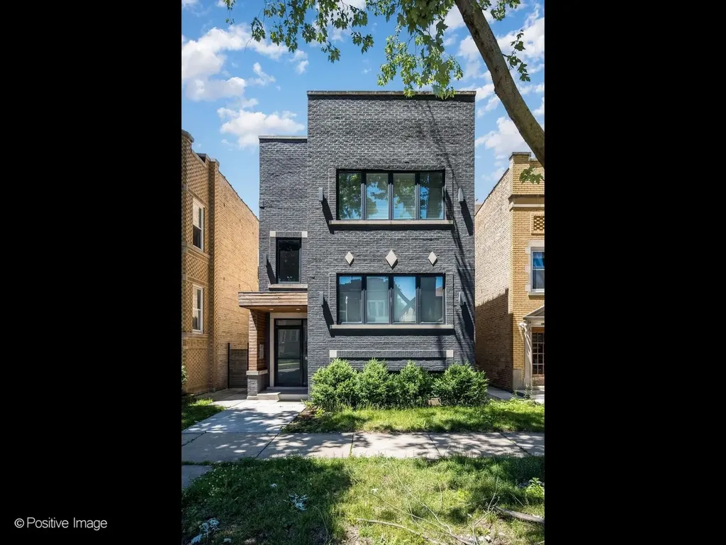 5746 North Washtenaw Avenue Chicago IL 60659