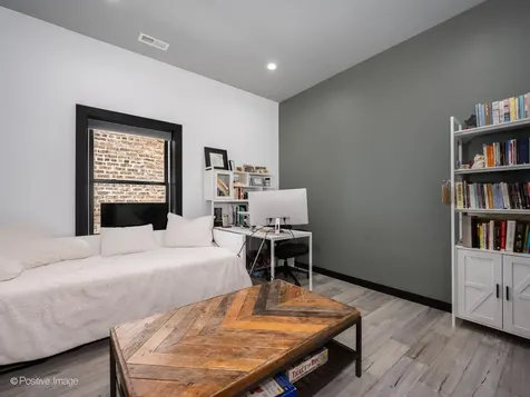 5746 North Washtenaw Avenue Chicago IL 60659