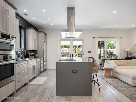 5746 North Washtenaw Avenue Chicago IL 60659