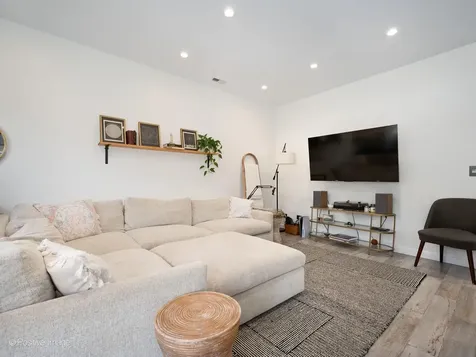 5746 North Washtenaw Avenue Chicago IL 60659