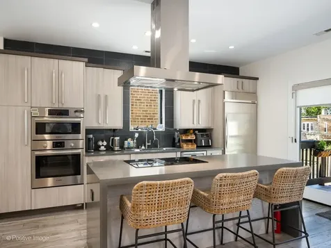 5746 North Washtenaw Avenue Chicago IL 60659