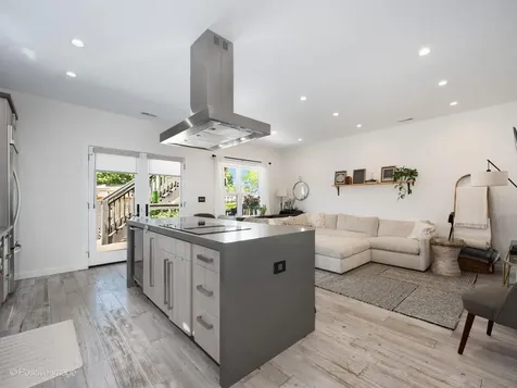 5746 North Washtenaw Avenue Chicago IL 60659