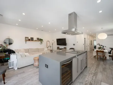 5746 North Washtenaw Avenue Chicago IL 60659