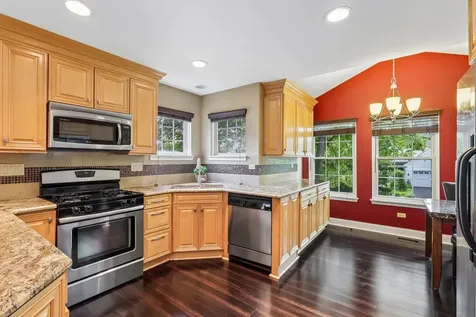 442 Harbor Drive Carpentersville IL 60110