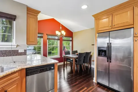 442 Harbor Drive Carpentersville IL 60110