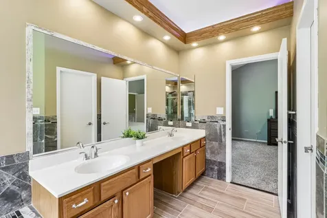 442 Harbor Drive Carpentersville IL 60110
