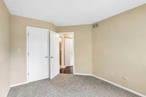 442 Harbor Drive Carpentersville IL 60110