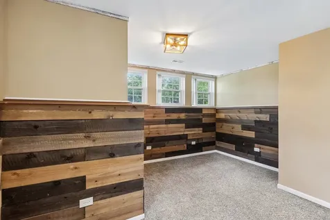 442 Harbor Drive Carpentersville IL 60110