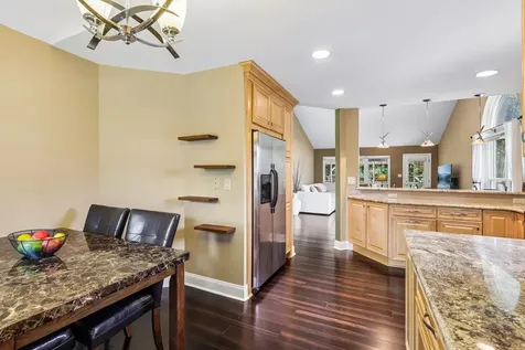 442 Harbor Drive Carpentersville IL 60110