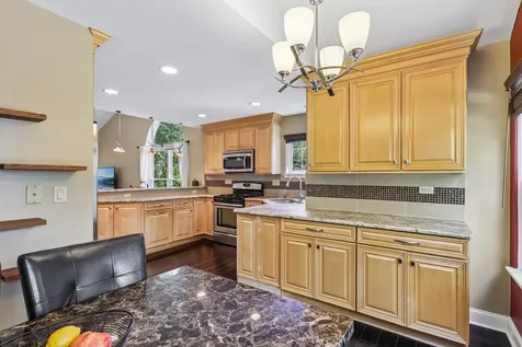 442 Harbor Drive Carpentersville IL 60110