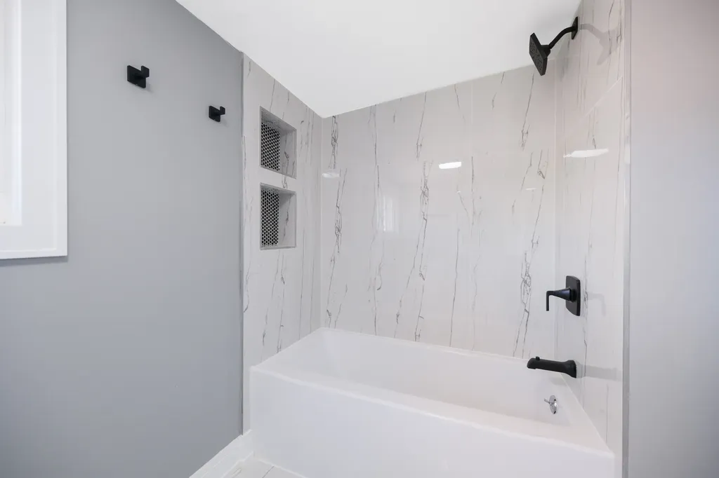 7625 South Clyde Avenue Chicago IL 60649