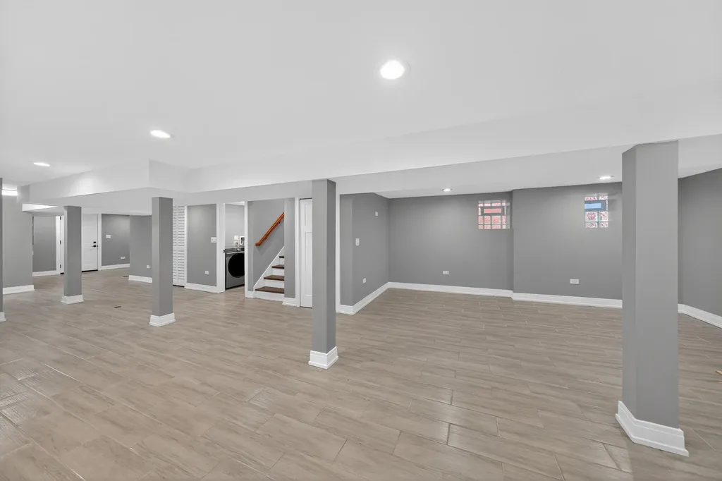 7625 South Clyde Avenue Chicago IL 60649
