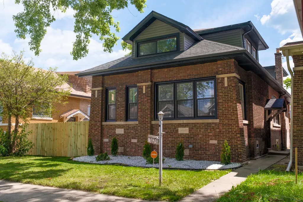 7625 South Clyde Avenue Chicago IL 60649