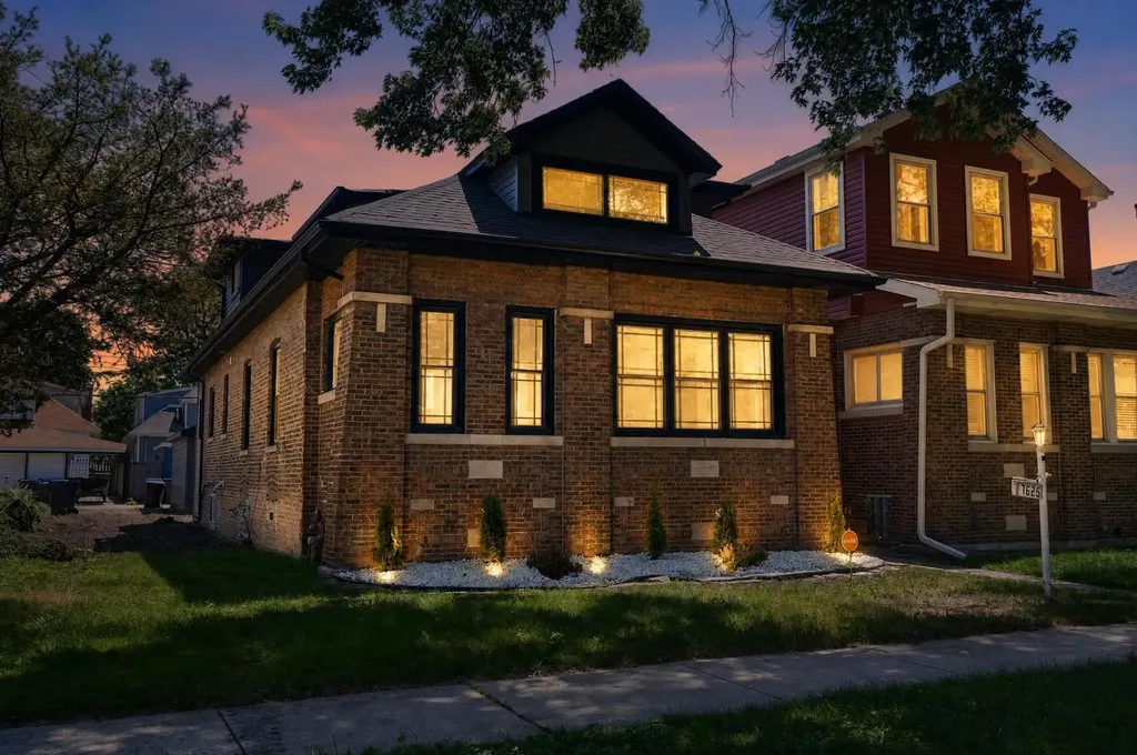 7625 South Clyde Avenue Chicago IL 60649