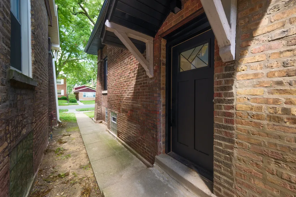 7625 South Clyde Avenue Chicago IL 60649