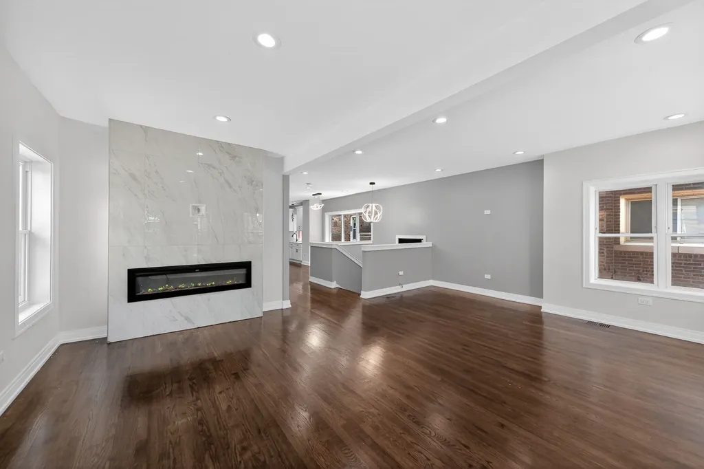 7625 South Clyde Avenue Chicago IL 60649
