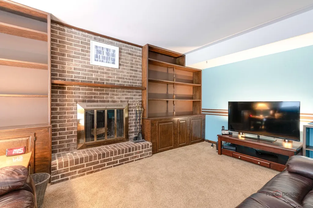 820 Long Meadow Drive Schaumburg IL 60193