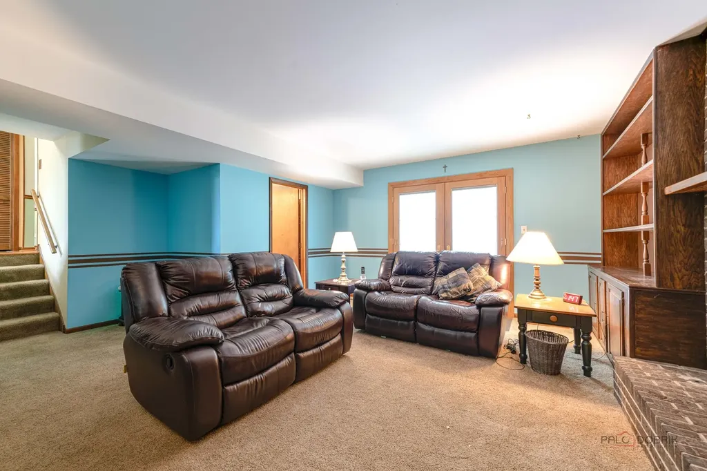 820 Long Meadow Drive Schaumburg IL 60193