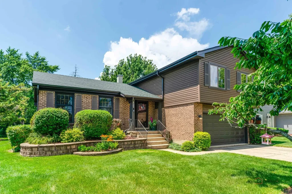 820 Long Meadow Drive Schaumburg IL 60193
