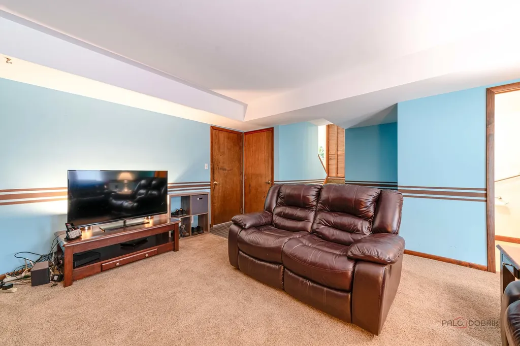 820 Long Meadow Drive Schaumburg IL 60193