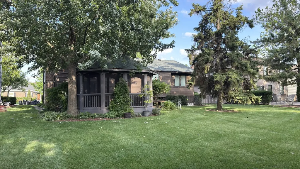 820 Long Meadow Drive Schaumburg IL 60193
