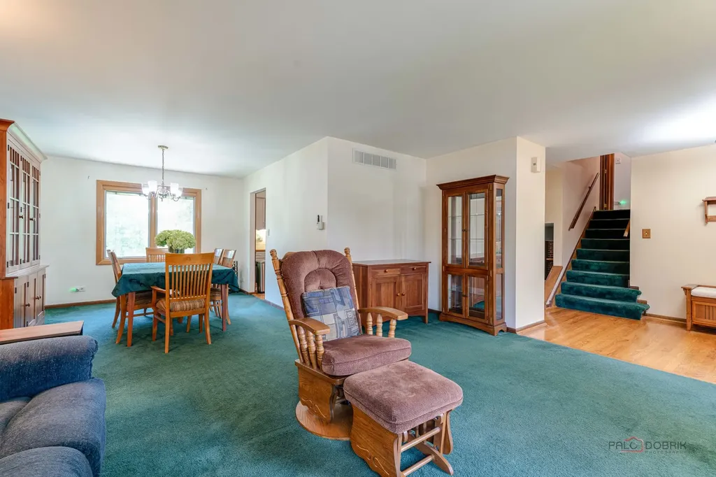 820 Long Meadow Drive Schaumburg IL 60193