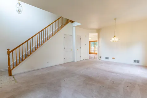 1944 Woodhaven Drive Bartlett IL 60103