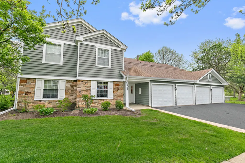 201 Maplebrook Court Schaumburg IL 60194
