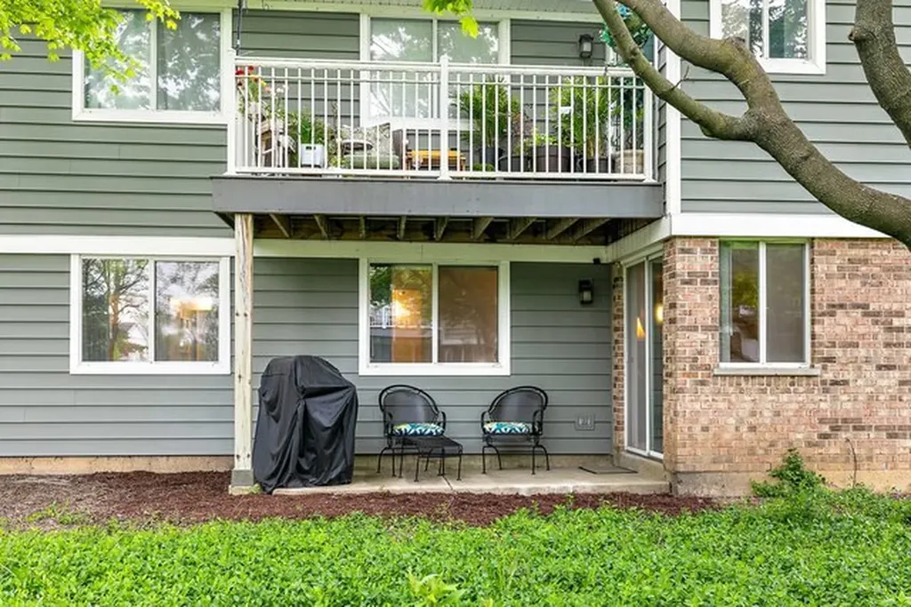 201 Maplebrook Court Schaumburg IL 60194