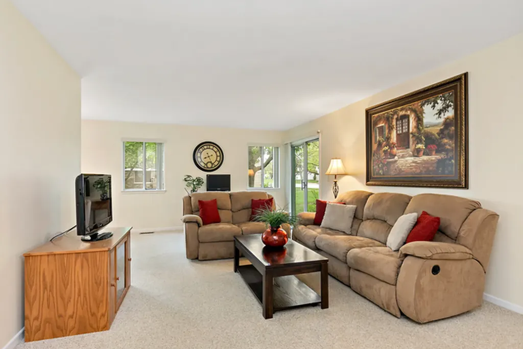 201 Maplebrook Court Schaumburg IL 60194