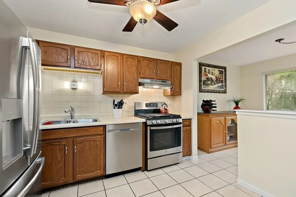 201 Maplebrook Court Schaumburg IL 60194