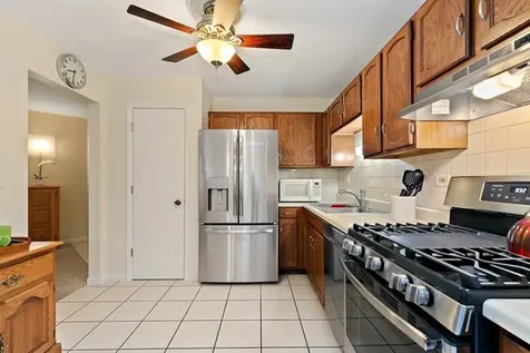201 Maplebrook Court Schaumburg IL 60194