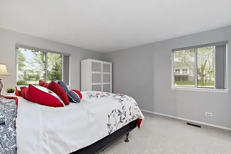 201 Maplebrook Court Schaumburg IL 60194