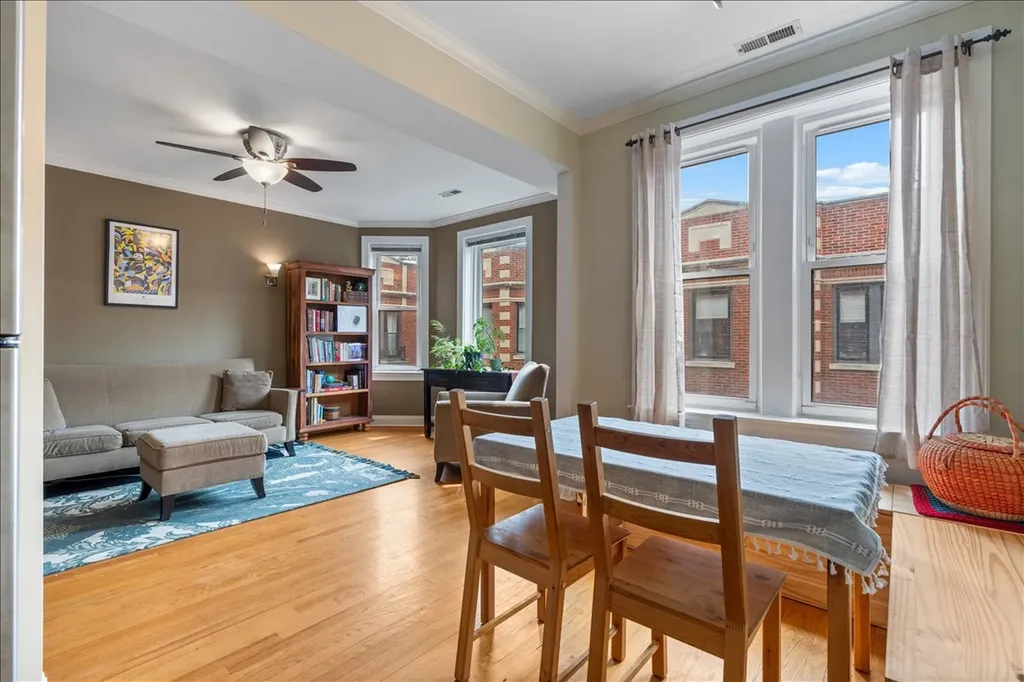 926 West Ainslie Street Chicago IL 60640
