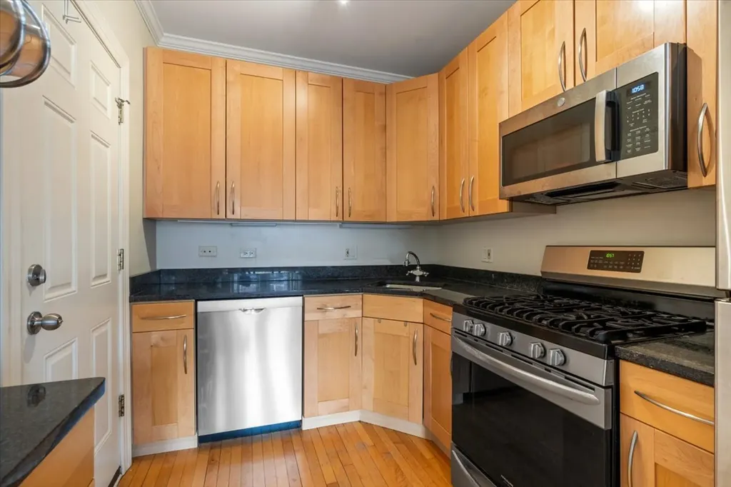 926 West Ainslie Street Chicago IL 60640