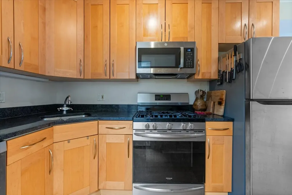 926 West Ainslie Street Chicago IL 60640