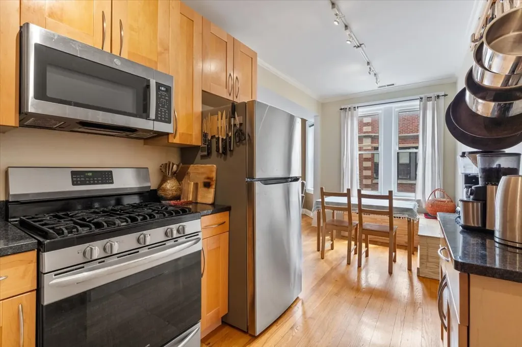 926 West Ainslie Street Chicago IL 60640