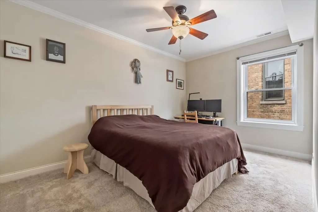 926 West Ainslie Street Chicago IL 60640