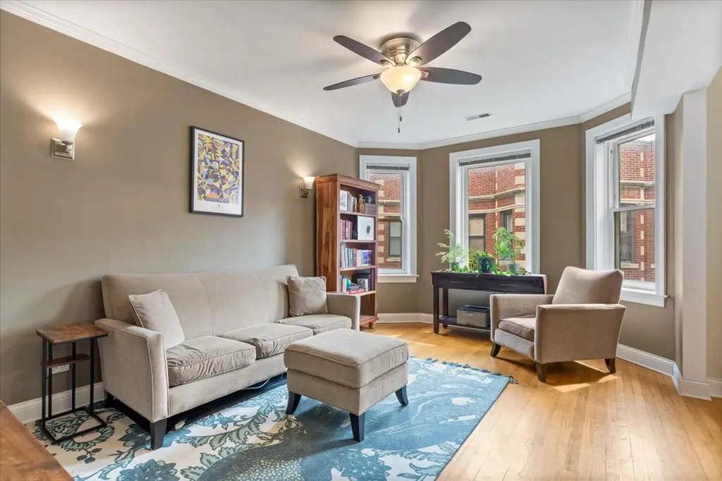 926 West Ainslie Street Chicago IL 60640