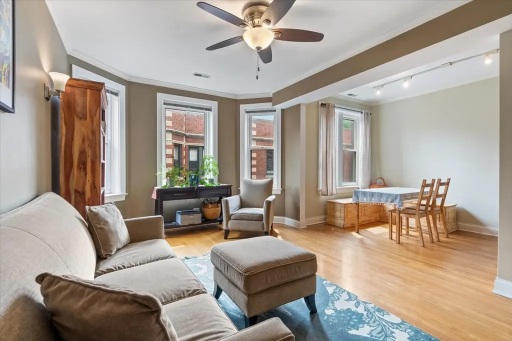 926 West Ainslie Street Chicago IL 60640