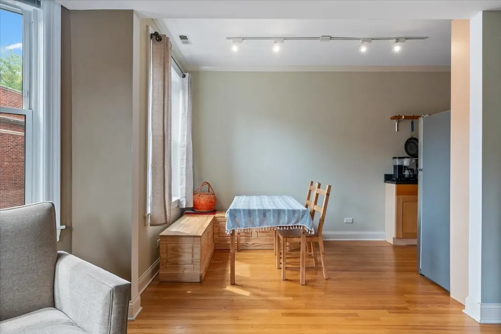 926 West Ainslie Street Chicago IL 60640