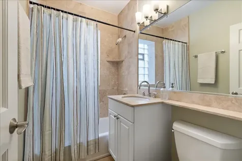 926 West Ainslie Street Chicago IL 60640
