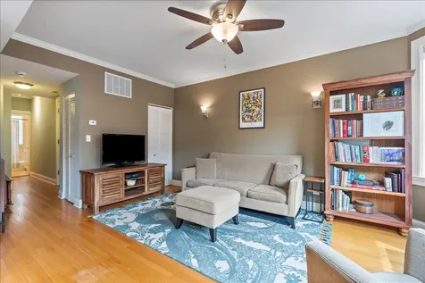 926 West Ainslie Street Chicago IL 60640