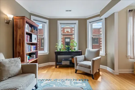 926 West Ainslie Street Chicago IL 60640