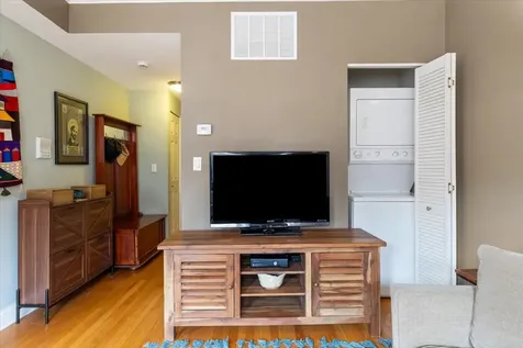 926 West Ainslie Street Chicago IL 60640