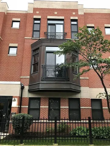 943 West 14th Place W Chicago IL 60608