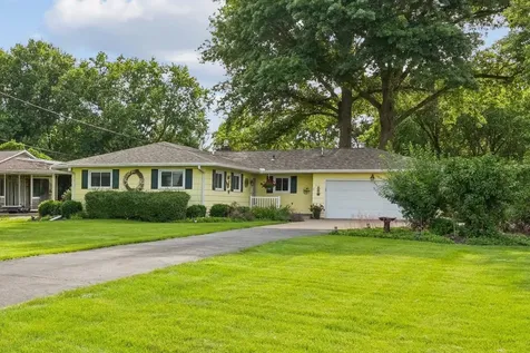 8512 Ridgewood Road Rock Island IL 61201